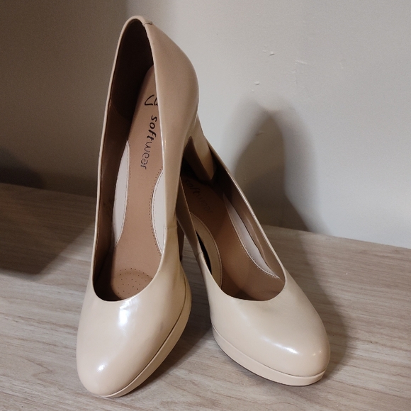 Clarks Beige Heels - Picture 1 of 7